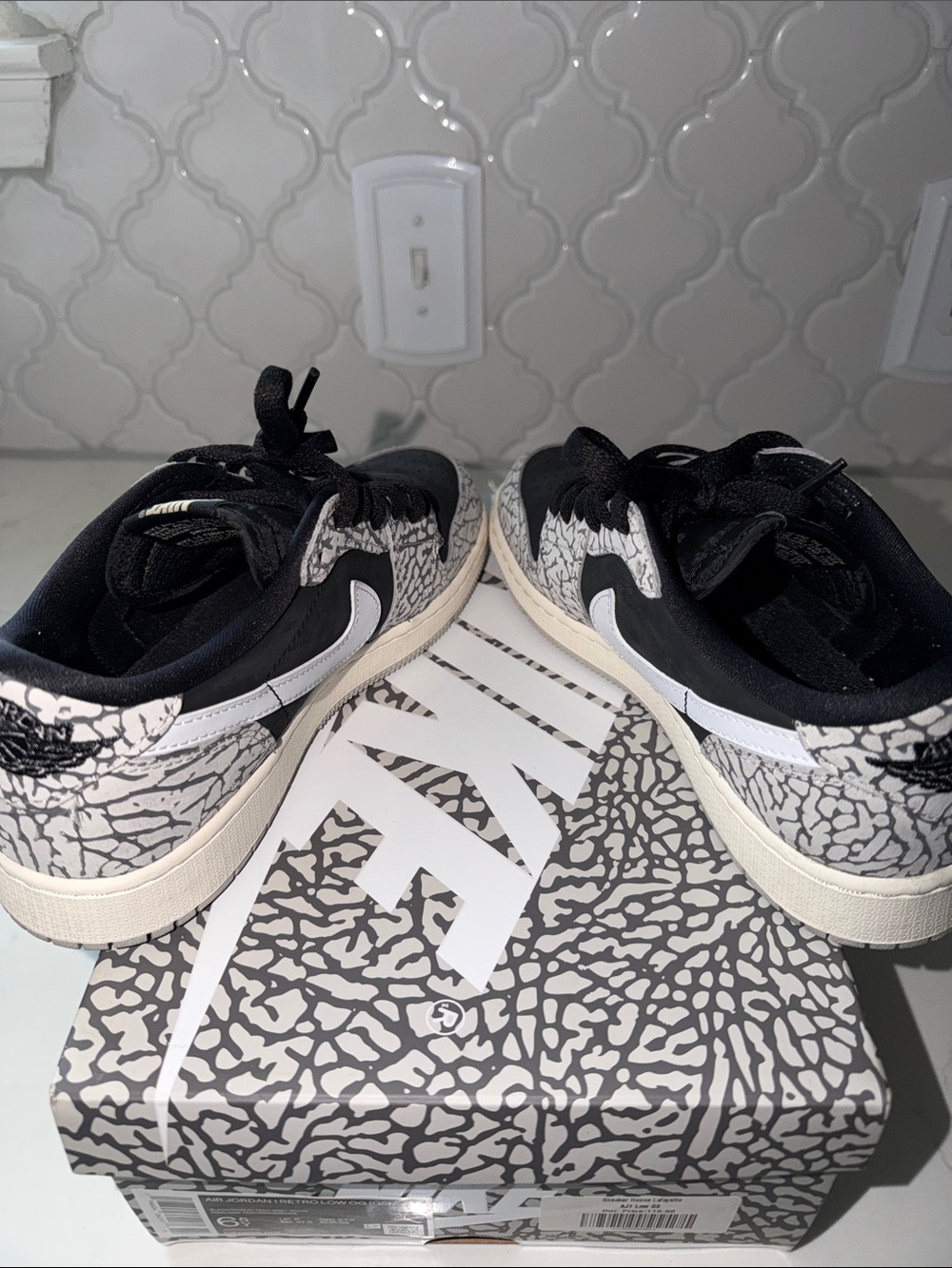 Air Jordan 1 Retro Low OG (GS) Black White Elephant Print Low-Top Sneakers 6.5Y - Picture 7 of 9